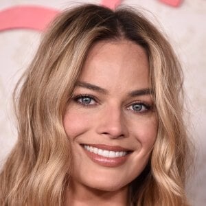 Margot Robbie - Age, Bio, Family | Famous Birthdays