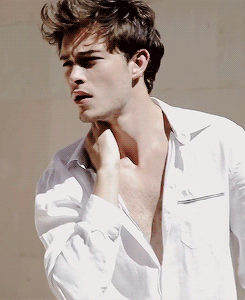 tumblr_n0pg99egvH1rsst52o1_250.gif