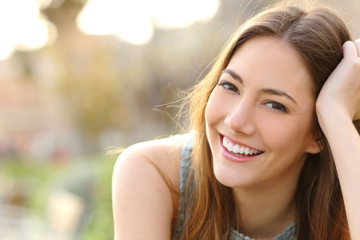 What does it mean when a girl smiles at you every time she sees you? – Body  Language Central