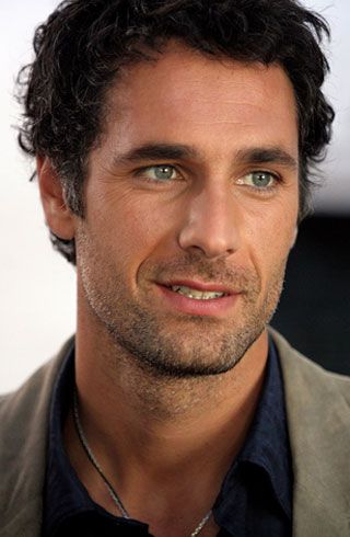 9ac033ad413b9570376e9fd4143941cc--raoul-bova-italian-men.jpg