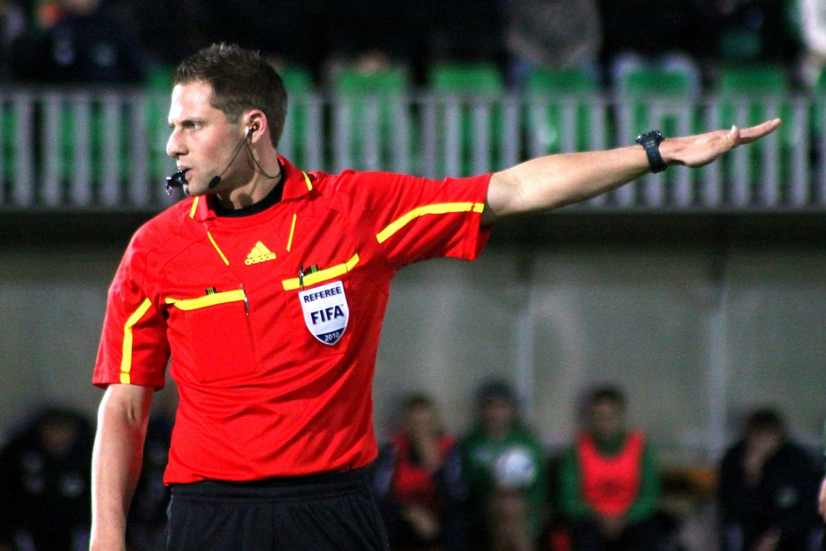 football-referee-signals-images-meaning.jpg