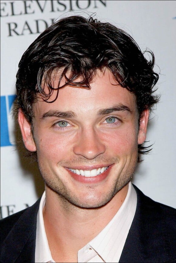 368682-tom-welling-580x0-2.jpg