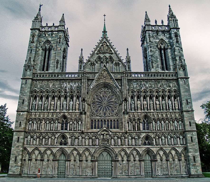 74003f5859_43205_883px-nidaros-cathedral-west-front.jpg