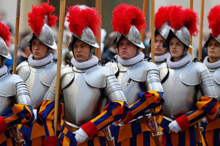 20210506T1415-VATICAN-SWISS-GUARD-CEREMONY-1247293-1-768x512.jpg