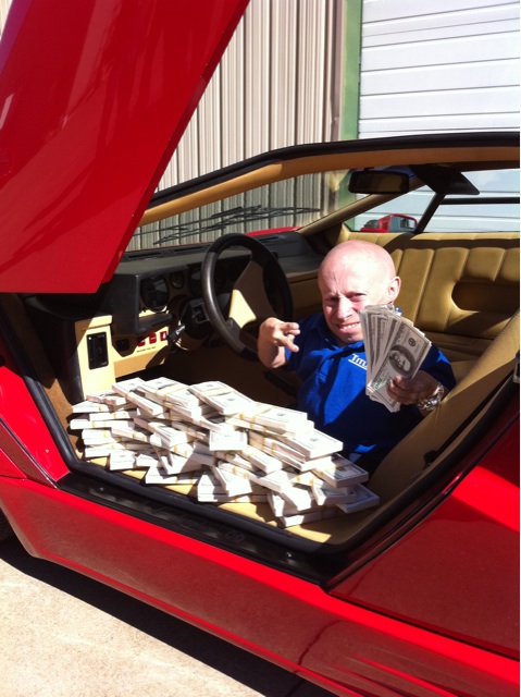 verne-troyers-cash-filled-lamborghini-countach_100329335_m.jpg