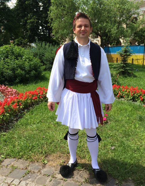Traditional costume of Greece. When did Greek men begin to wear skirts?