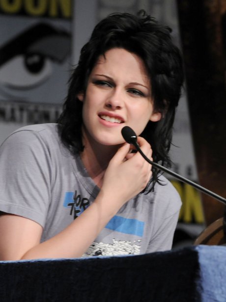 changing-styles-kristen-stewart23-1320843628-view-1.jpg