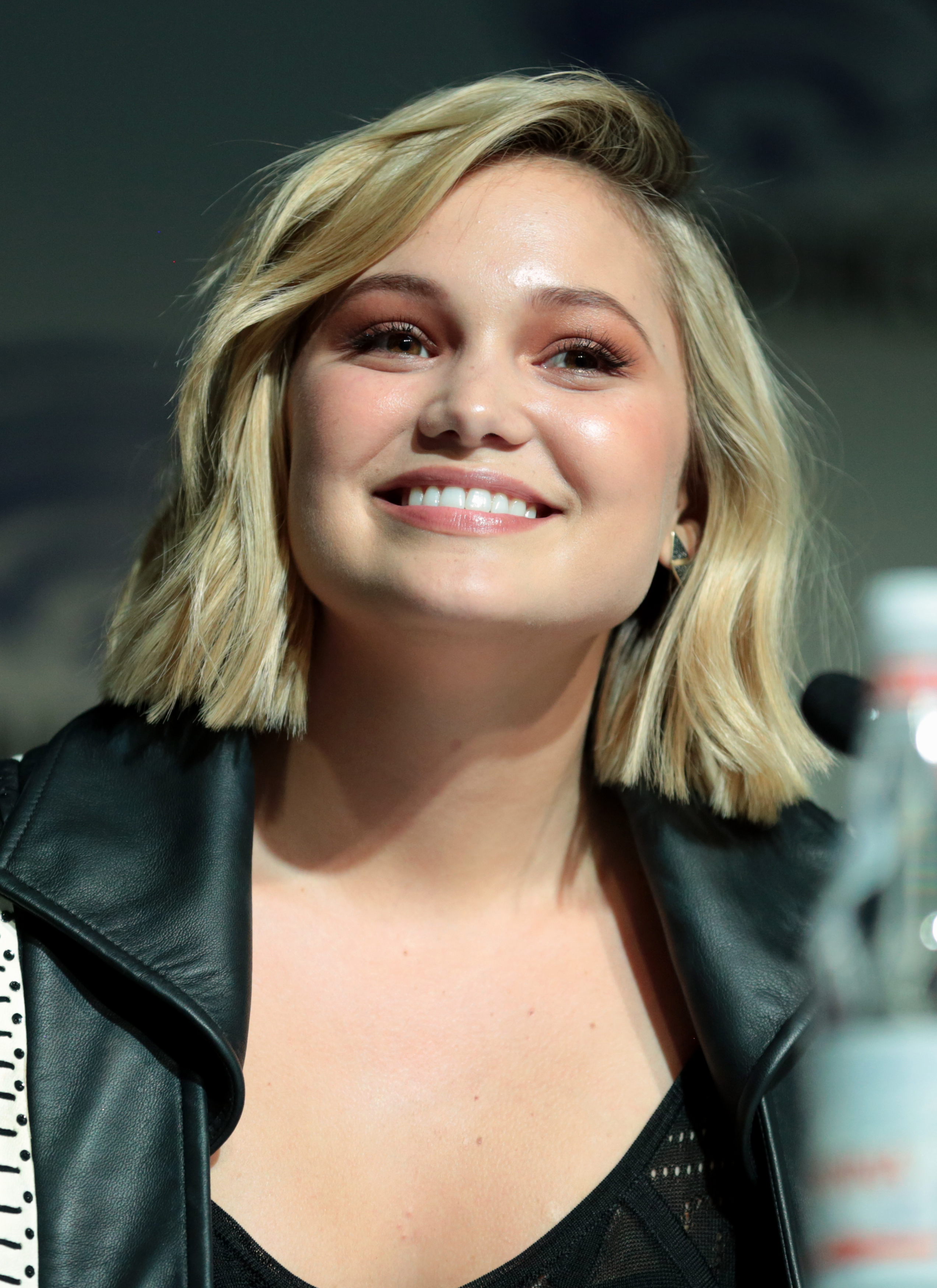 Olivia_Holt_by_Gage_Skidmore.jpg
