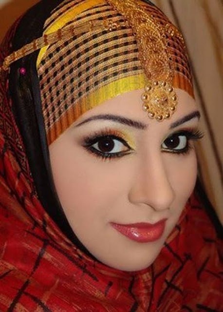 5d4b4b09c4c4a27b3c519919e37f791e--arabian-eyes-arabian-makeup.jpg