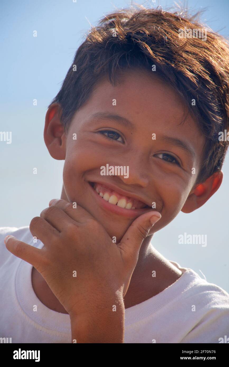 portrait-of-a-friendly-filipino-boy-with-a-welcoming-smile-central-visayas-near-toledo-cebu-philippines-2F70N76.jpg