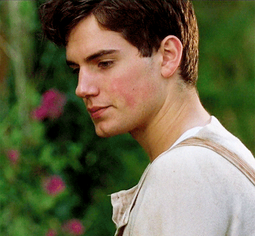 Young Henry Cavill in motion : r/VindictaRateCelebs