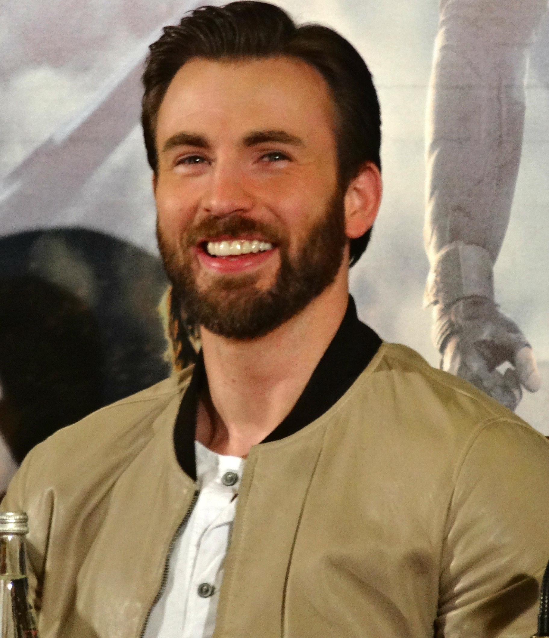 Chris_Evans_-_Captain_America_2_press_conference_%28cropped%29.jpg