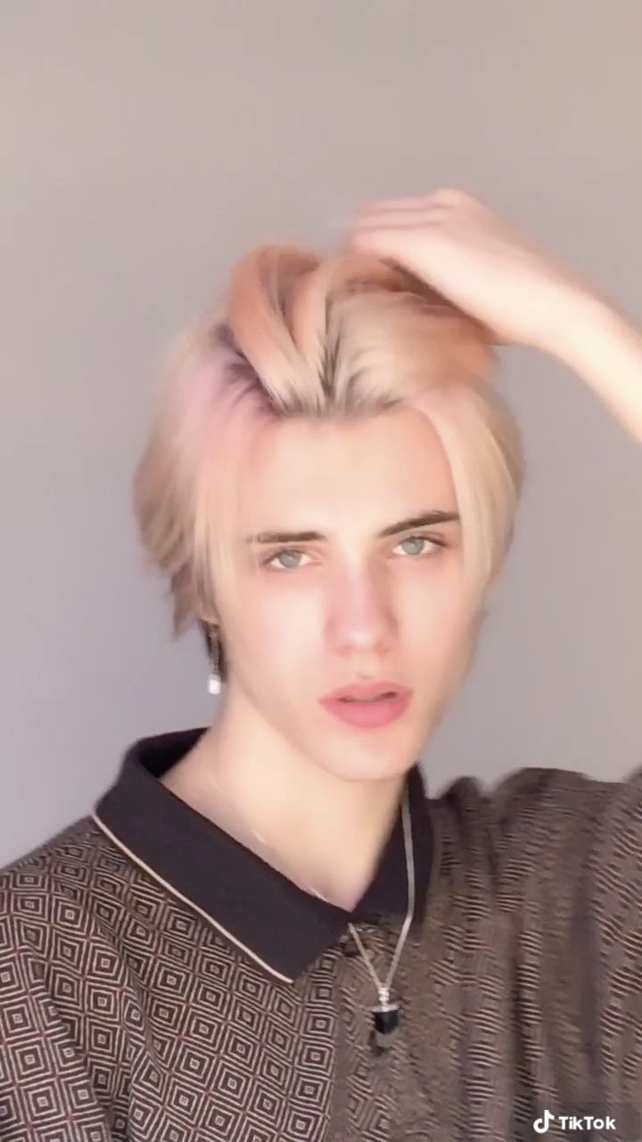 Pin by Anastazia Soczewa on TIK TOK BOYS | Pretty boys, Grunge boy, Pretty  hairstyles