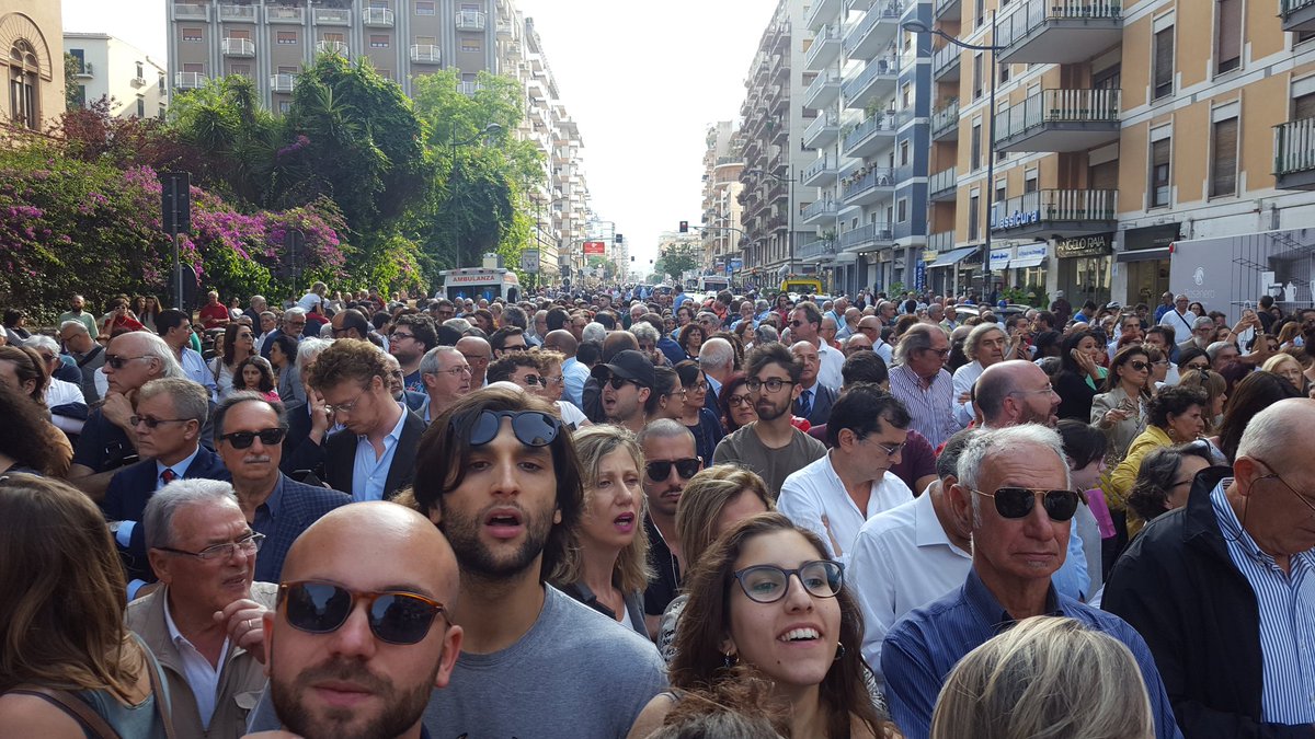 Rivers of people to celebrate #23maggio against Mafia #PalermoChiamaItalia