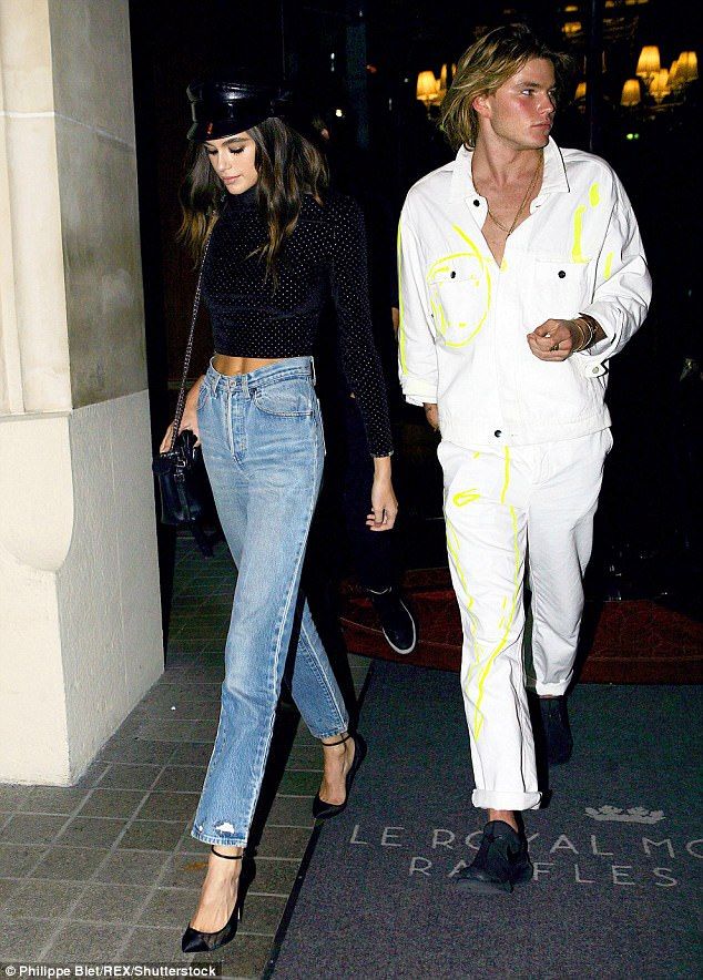 Pin by Queen Gizzard on Celeb paparazzi photos | Jordan barrett, Celebrity  street style, Kaia gerber