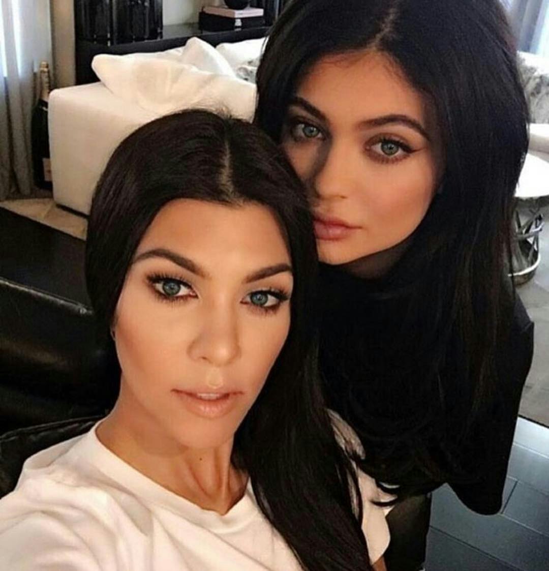 7 Things You Need To Know Before You Try Colored Contacts Like Kylie Jenner