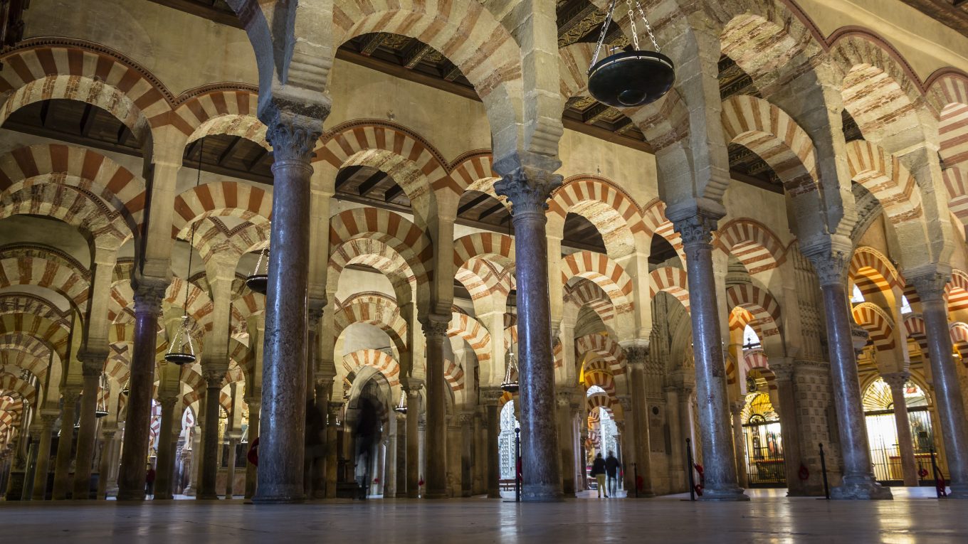 Mezquita_Cordoba_Columnas-huge-1360x765.jpg