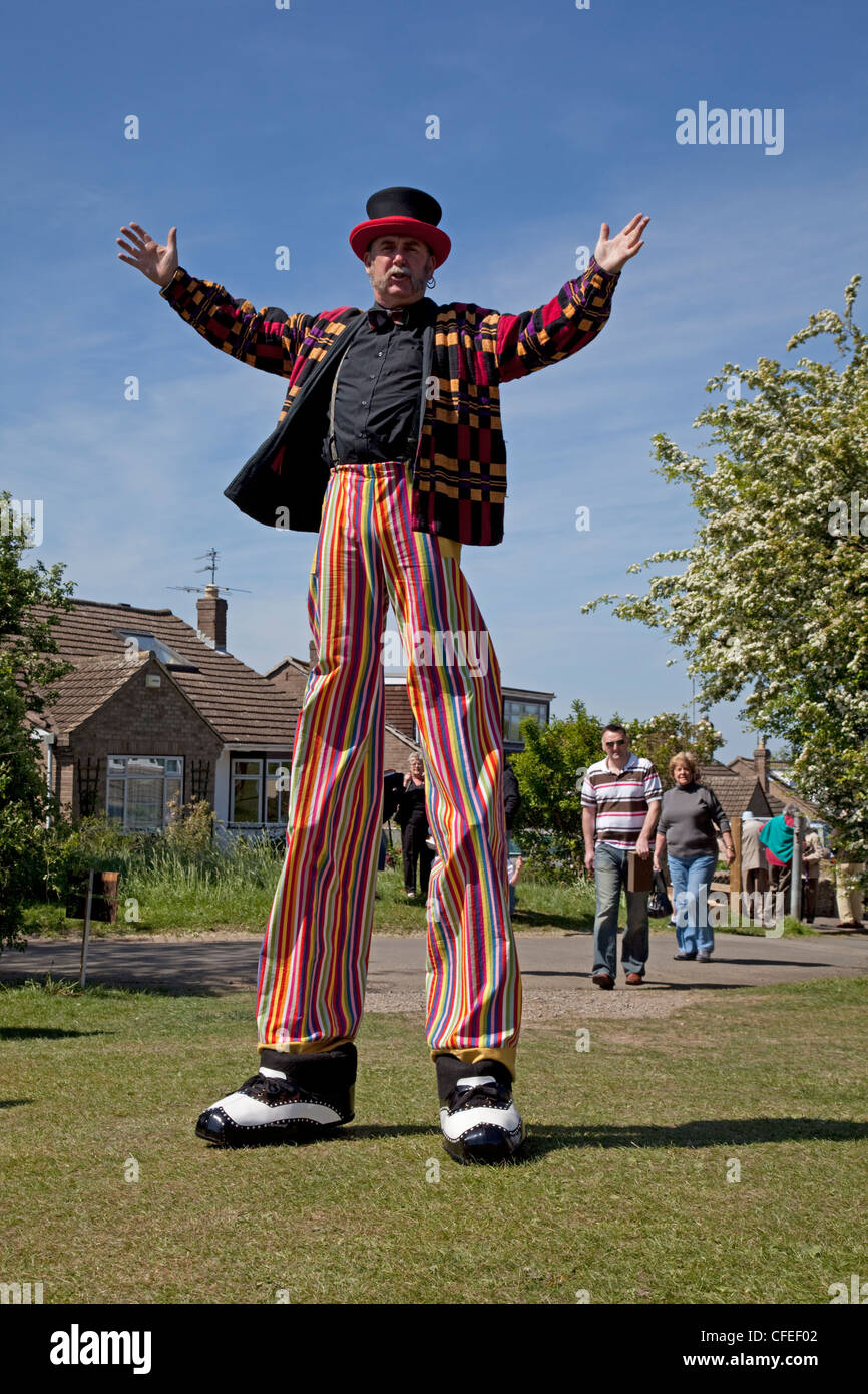 colourful-giant-man-on-stilts-mayday-celebrations-2011-woodmancote-CFEF02.jpg