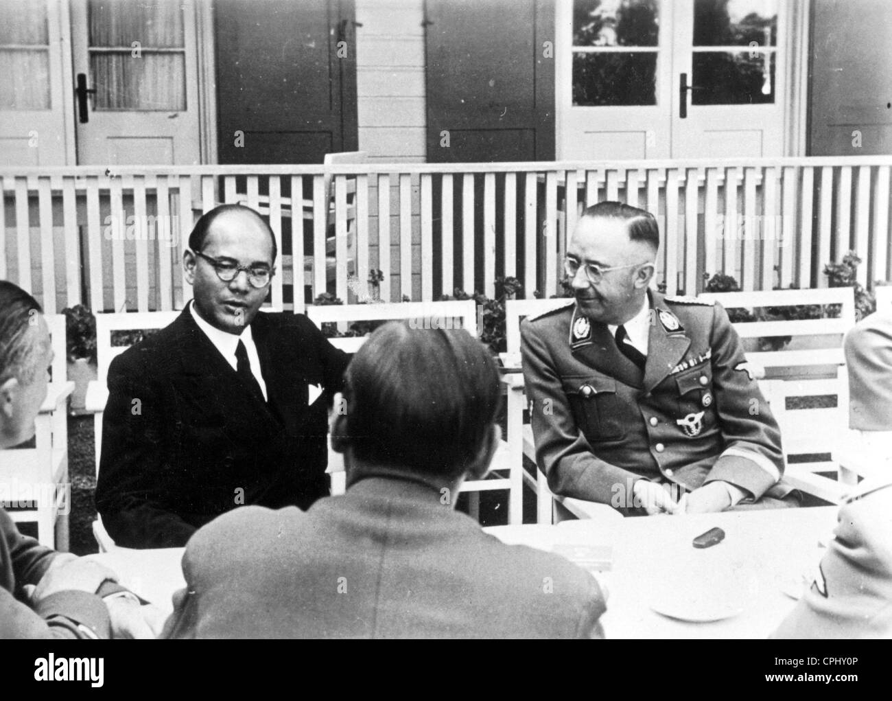 heinrich-himmler-in-discussion-with-subhas-chandra-bose-at-german-CPHY0P.jpg