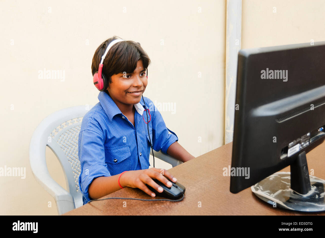 1-indian-rural-child-boy-computer-working-ED3DTG.jpg