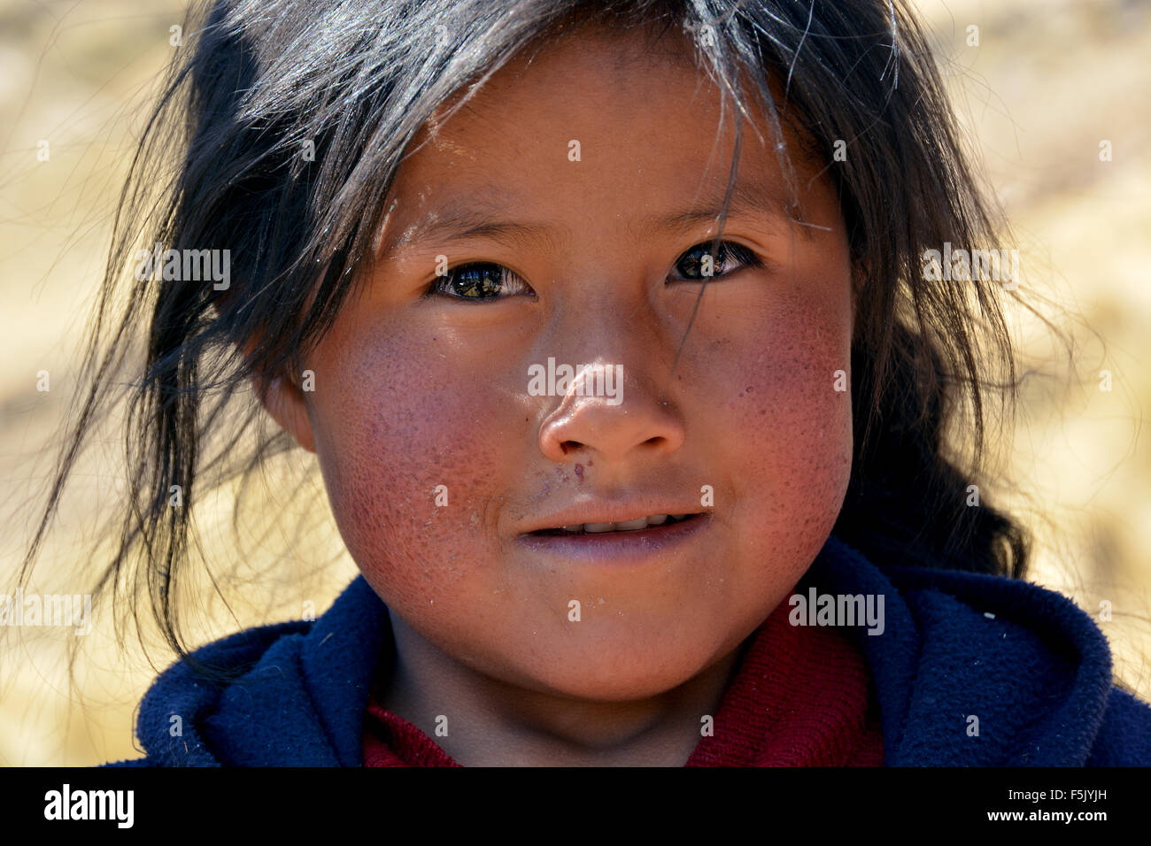native-peruvian-girl-portrait-cusco-peru-F5JYJH.jpg
