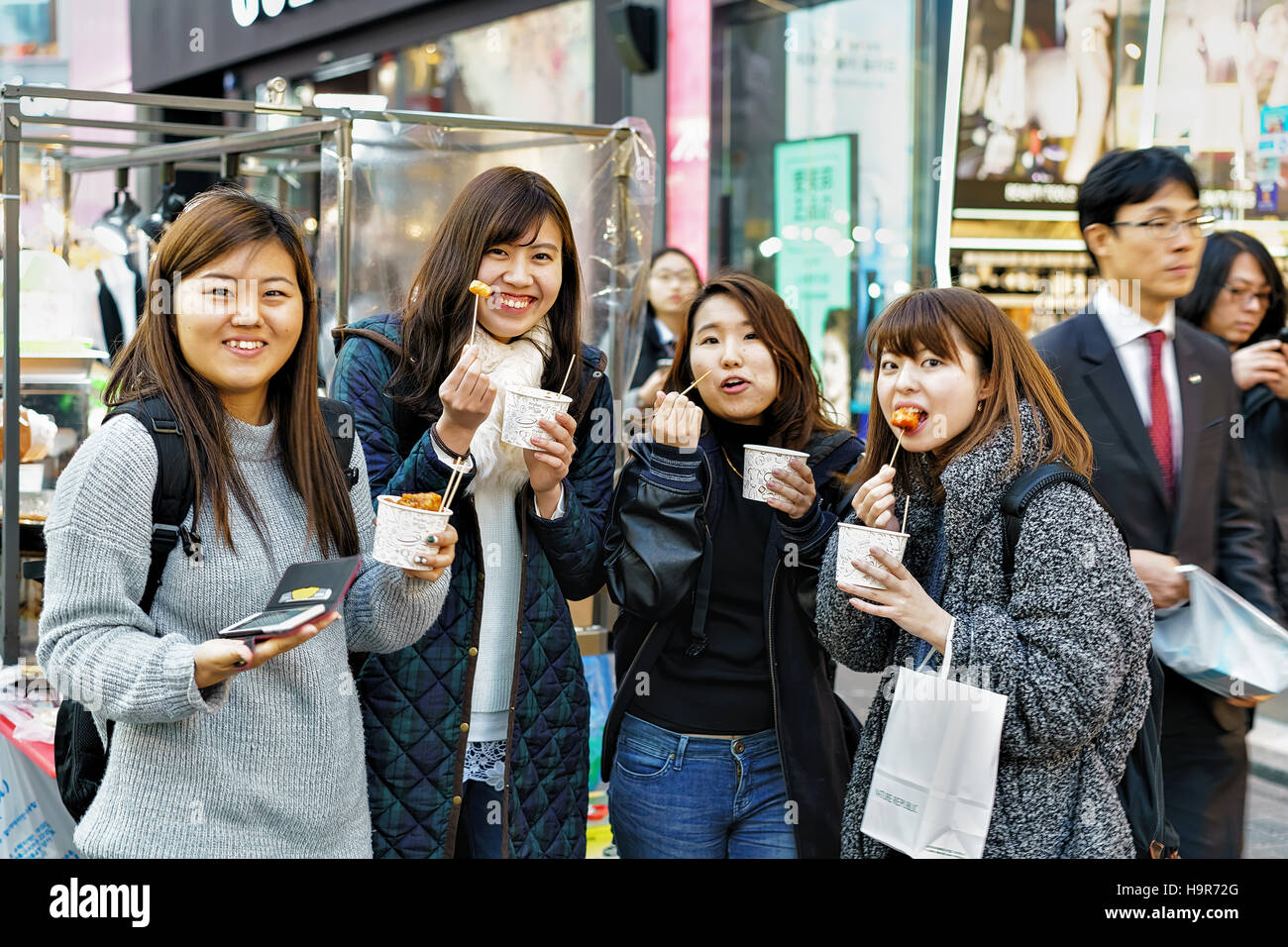 seoul-south-korea-march-14-2016-korean-girls-tasting-street-food-at-H9R72G.jpg