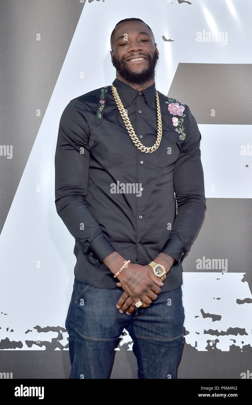 los-angeles-usa-17-juli-2018-deontay-wilder-bei-der-premiere-des-films-die-equalizer-2-in-der-tcl-chinese-theater-los-angeles-17082018-verwendung-der-weltweiten-kredit-dpaalamy-leben-nachrichten-p9m4n2.jpg