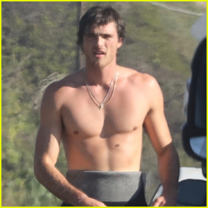 jacob-elordi-bares-his-abs-after-surf-session-in-malibu.jpg
