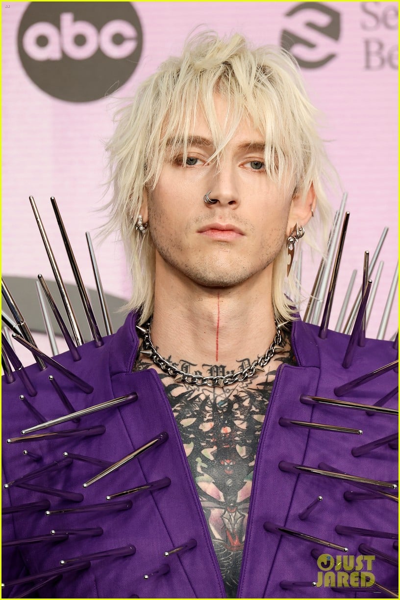 machine-gun-kelly-wears-spiked-purple-suit-2022-american-music-awards-07.jpg
