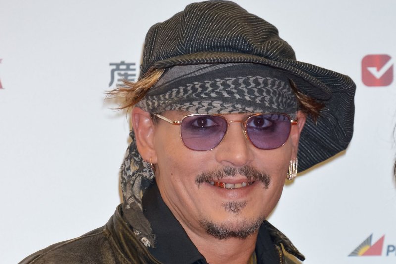 Grateful-Johnny-Depp-at-the-Peoples-Choice-Awards-I-came-here-for-you-the-people.jpg