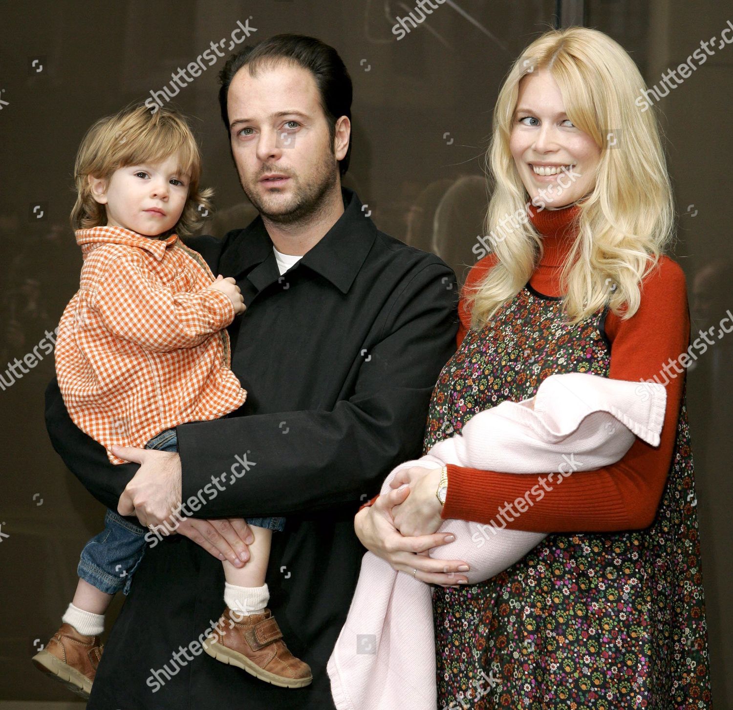 claudia-schiffer-leaves-the-portland-hospital-after-giving-birth-to-a-baby-daughter-london-britain-shutterstock-editorial-504014e.jpg