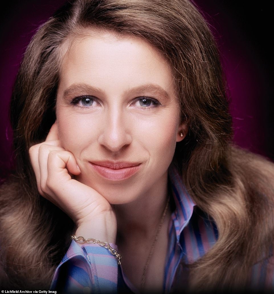 30755526-8569717-Princess_Anne_revealed_the_pressures_on_members_of_the_Royal_Fam-a-31_1595990111391.jpg