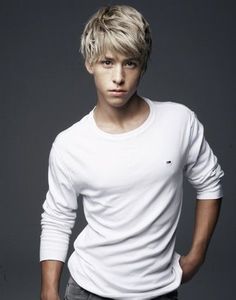 a6dd71dfdd445974175efb16105a6bb2--young-mens-hairstyles-messy-hairstyles.jpg
