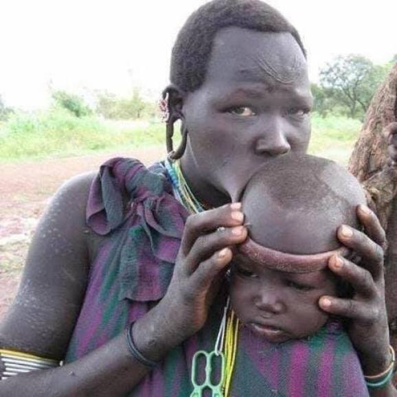 African tribes that practice lip plate [Photos] - Afrinik