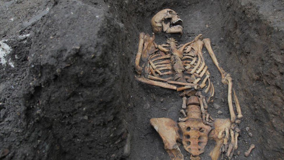Medieval Cambridge skeletons reveal injuries to manual labourers - BBC News