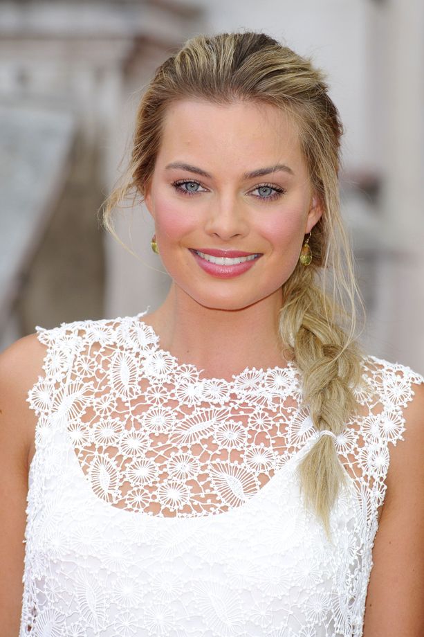 Margot-Robbie-at-the-About-Time-Film-Premiere-2013-613x920.jpg