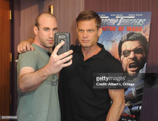 los-angeles-ca-actor-casper-van-dien-poses-with-fans-at-the-starship-troopers-traitor-of-mars-q.jpg