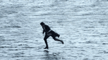 เดินบนน้ำ ชิลๆ GIF - Walking On Water Walk On Water - Discover & Share GIFs