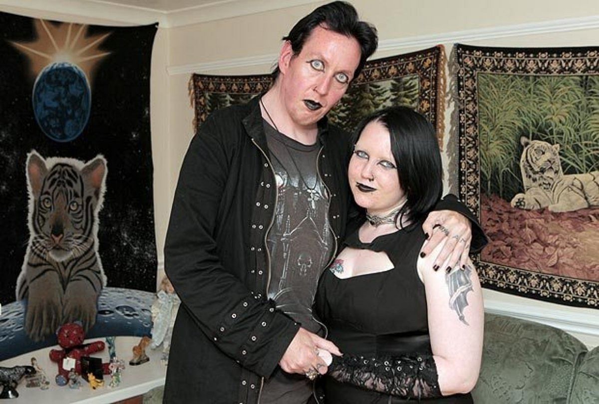 britain-coouple-believes-they-are-vampire-and-drink-each-other-blood_1542707513.jpeg