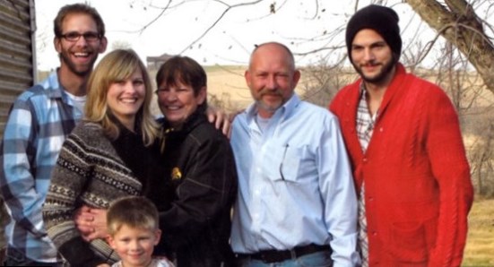 ashton-kutcher-family.jpg