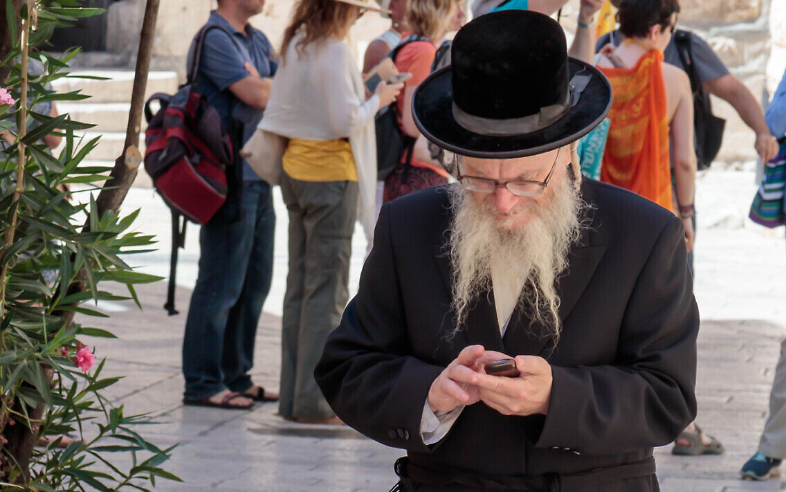 Tradition meets technology with UK app for halachic questions | The Times  of Israel