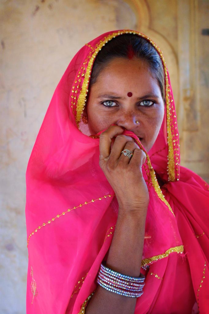 indian-woman-with-bluish-eyes.jpg