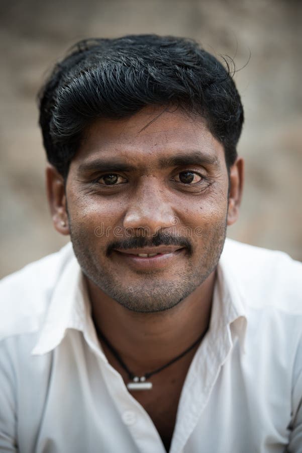 portrait-indian-man-local-morning-market-hospet-karnata-karnataka-south-india-125686849.jpg