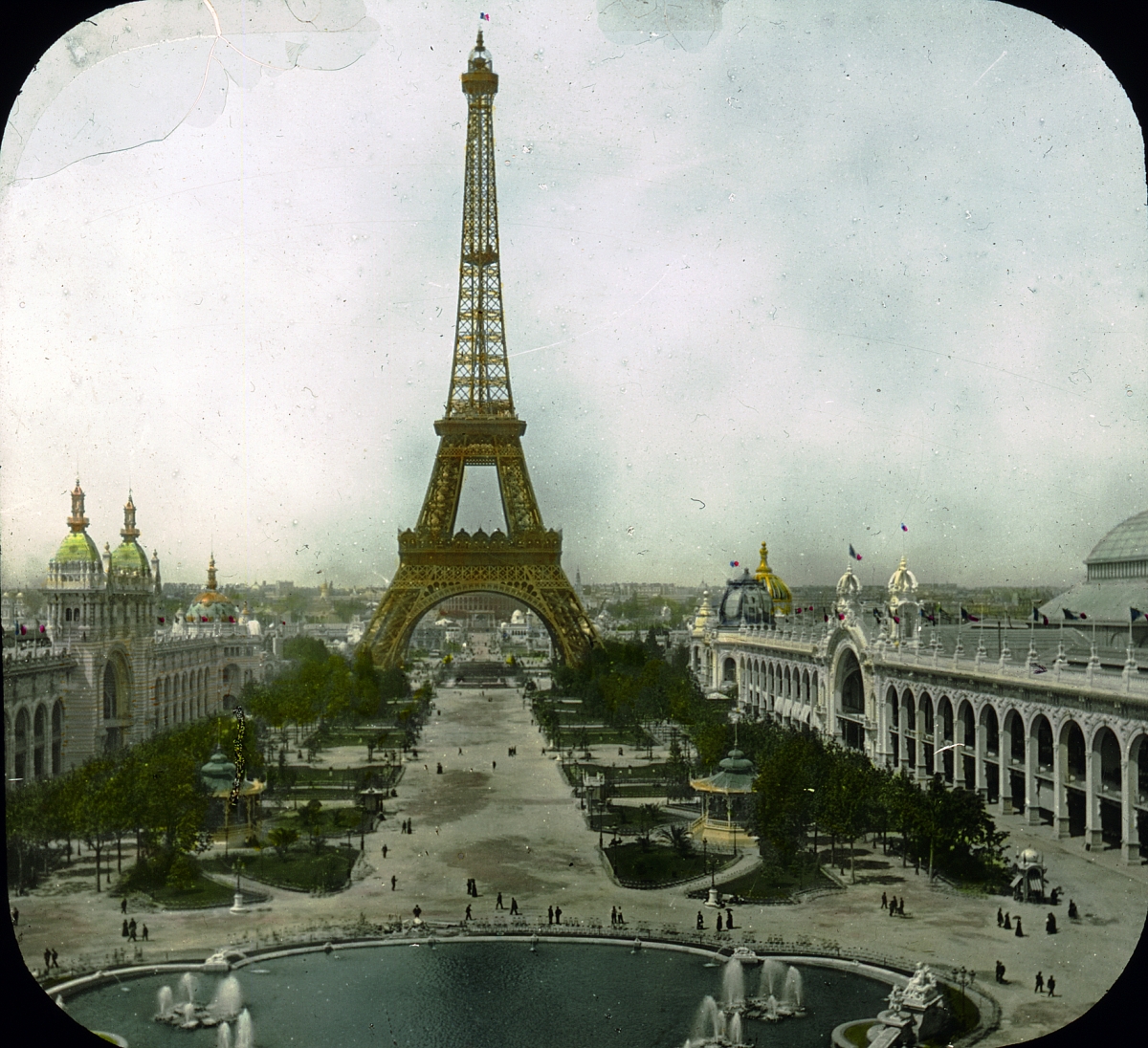 Paris_Exposition_Champ_de_Mars_and_Eiffel_Tower%2C_Paris%2C_France%2C_1900.jpg