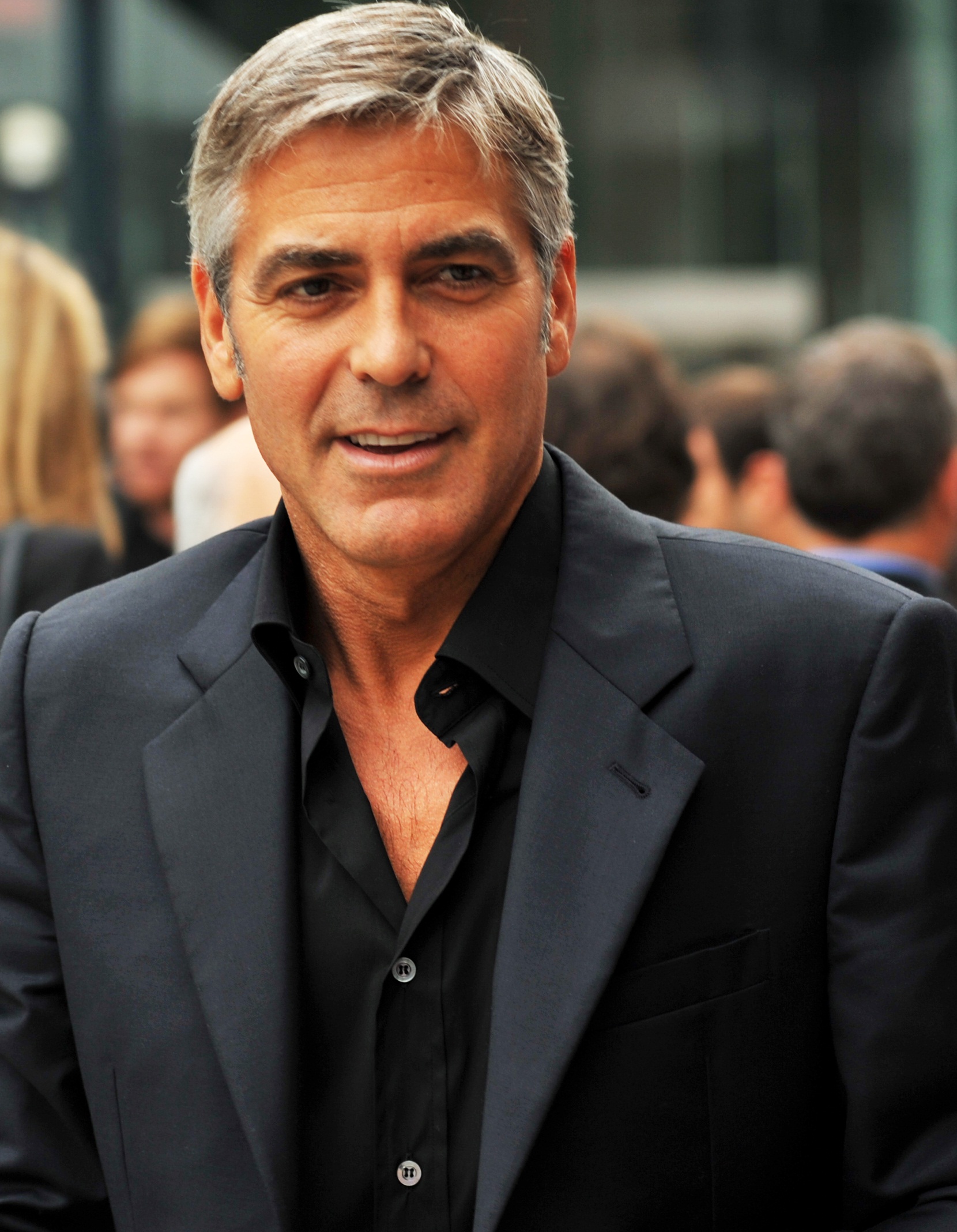 George_Clooney-4_The_Men_Who_Stare_at_Goats_TIFF09_%28cropped%29.jpg