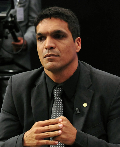 Deputados_cabo_Daciolo_%28PSOL-RJ%29_e_Marcos_Reategui_%28PSC-AP%29_participam_do_programa_Brasil_em_Debate_%28cropped%29.jpg
