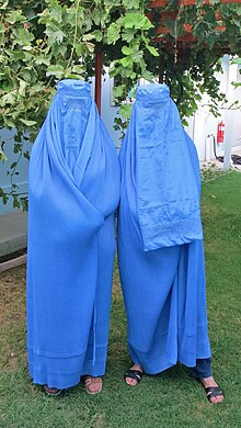 220px-Women_wearing_burqa_in_Kabul.jpg