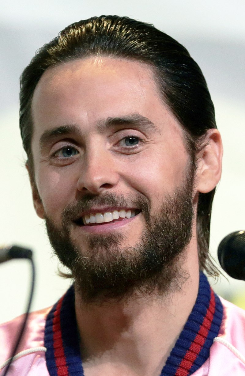 800px-Jared_Leto%2C_San_Diego_Comic_Con_2016_%282%29_%28cropped%29.jpg