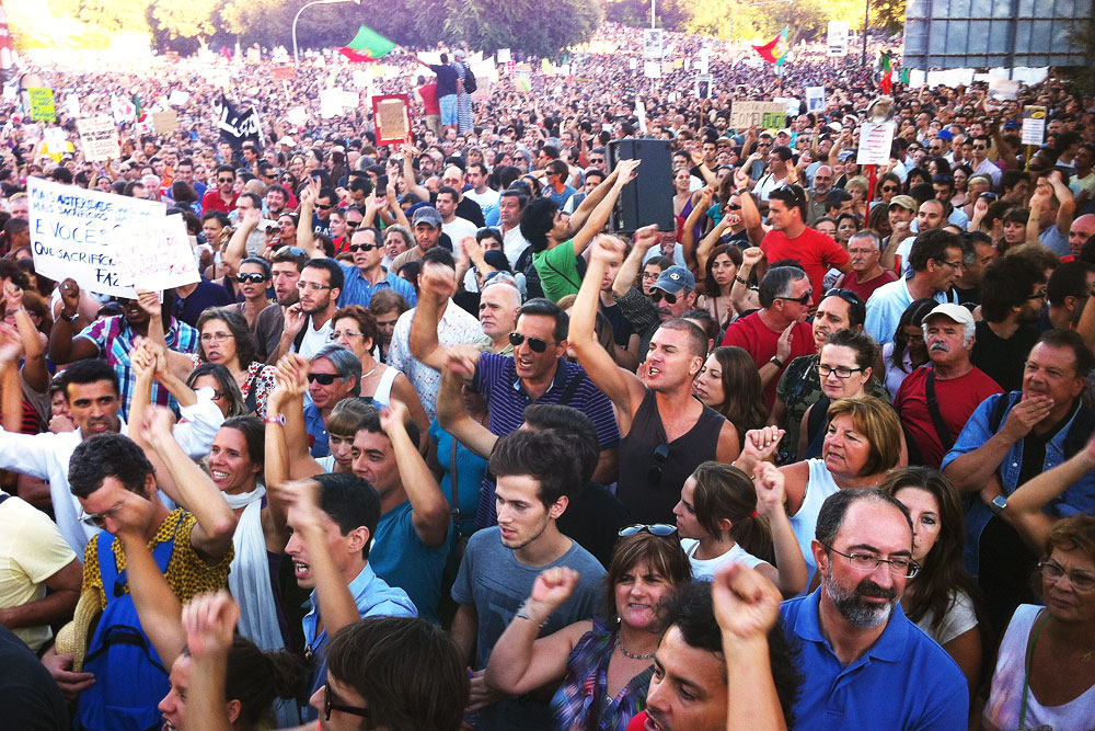 2012-09-15-crowd_chanting-Bloco.jpg