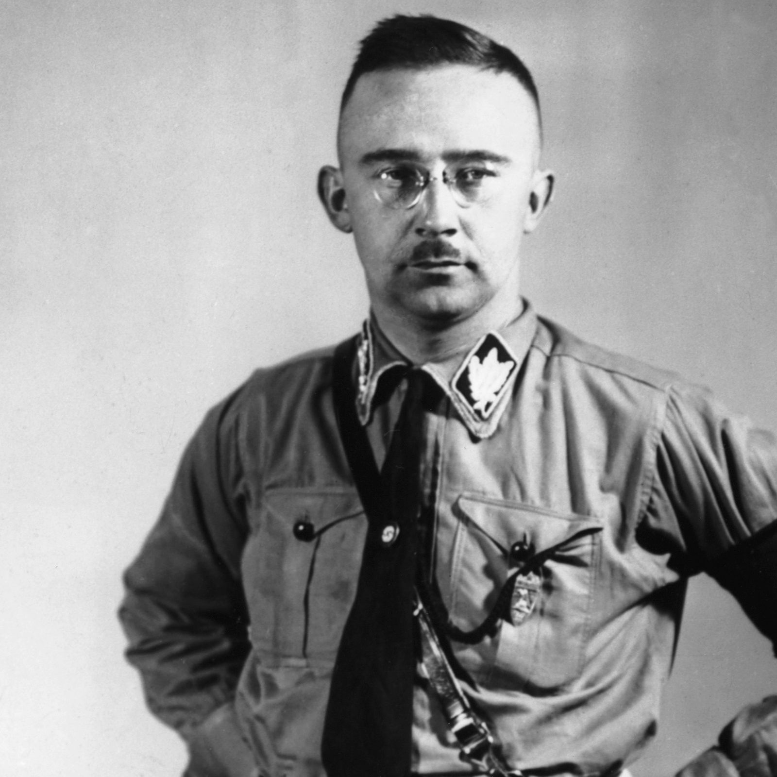 Himmler-portrait-2400-3x2gty-55c79ad4816b4e1d88f63285d3684423.jpg